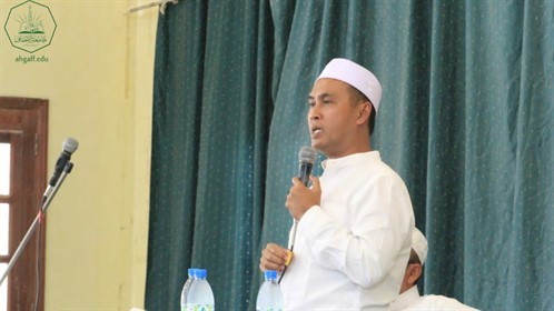 رئيس جامعة دار السلام بإندونيسيا يزور كلية الشريعة والقانون جامعة الأحقاف ويلقي محاضرة عامة للطلاب