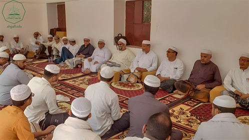 عميد كلية الشريعة والقانون يلتقي مدير مكتب جامعة الأحقاف بدولة إندونيسيا