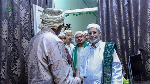 رئيس جامعة الأحقاف رفقة السفير الإندونيسي يفتتحان مركز بحوث حضرموت بكلية الشريعة والقانون بتريم