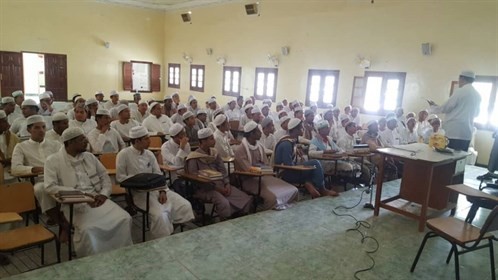 عميد كلية الشريعة والقانون ومدير التسجيل بها يتلقيان بالمستوى الاول والثاني بالكلية..