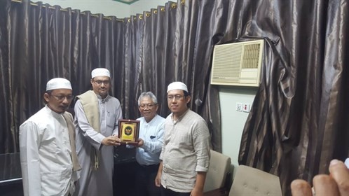 عميد كلية الشريعة والقانون بجامعة الاحقاف يلتقي السفير الاندنوسي بسلطنة عمان والقائم باعمال السفير في اليمن