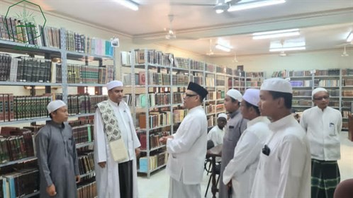 عميد كلية الشريعة والقانون بجامعة الاحقاف يلتقي بنائب رئيس هيئة الرقابة المالية بإندونيسيا