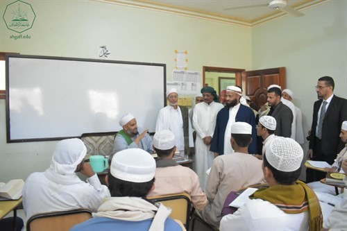 وزير الأوقاف والإرشاد يزور كلية الشريعة والقانون بجامعة الأحقاف