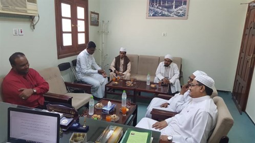 مدير مديرية تريم يزور كلية الشريعة والقانون