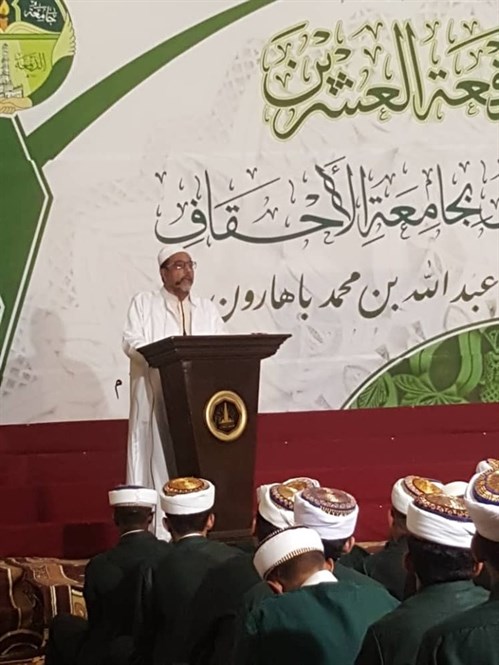 كلية الشريعة والقانون بجامعة الأحقاف تحتفي بتخريج ١٢٧ طالبا من طلابها بقسمي الشريعة والشريعة والقانون