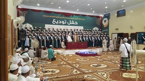 كلية الشريعة والقانون بجامعة الأحقاف تحتفي بتخريج الدفعة التاسعة عشرة من طلابها