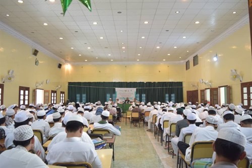 مكتب الصحة والسكان يقيم محاضرة توعوية بكلية الشريعة والقانون حول مرض نقص المناعة المكتسب ضمن حملة التوعية بمرض الايدز في الكليات والمعاهد المختلفة