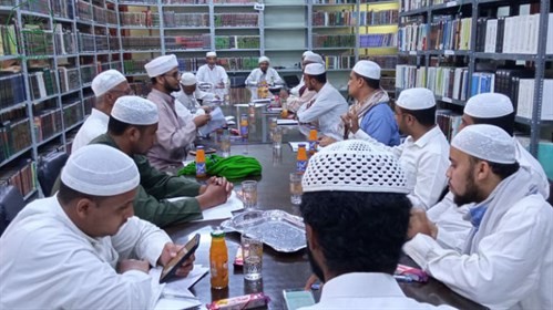 منتدى البحث العلمي بكلية الشريعة والقانون بجامعة الأحقاف يعقد جلسة بحثية بعنوان ( رواية الحديث بالمعنى وأثرها في الخلاف الفقهي).