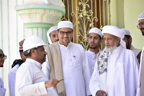 في ختام اللقاء شكر عميد الكلية الدكتور عبدالله عوض بن سميط الحبيب عمر الجيلاني على هذه الزيارة داعيا له تكرارها وعَقْد جلسات مع الطلاب في زيارات قادمة إن شاء الله تعالى. وقد اطلع الحبيب عمر بن حامد الجيلاني في ختام زيارته على مشروع جامع كلية الشريعة والقانون الذي بدء العمل فيه بتمويل من مؤسسة الوداد وأخذ جولة حول محل العمل و اطلع من المهندس حسين السقاف على السعة الإجمالية للمسجد والتي تبلغ ١٧٠٠ مصلٍ.