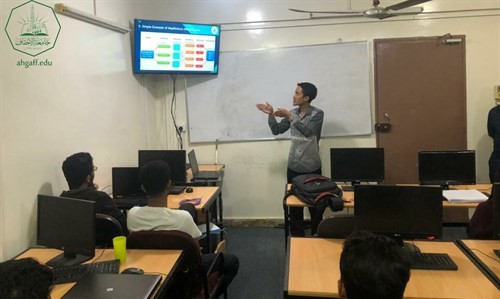 كلية هندسة وعلوم الحاسوب بجامعة الاحقاف تقيم نشاط العروض