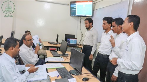 كلية هندسة و علوم الحاسوب تناقش مقترحات مشاريع التخرج لطلاب المستوى الرابع قسم تقنية المعلومات