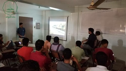 كلية الادارة والاقتصاد بجامعة الاحقاف تقيم نشاط العروض الاعلانية لمادة التسويق