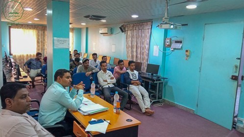 كلية الادارة والاقتصاد بجامعة الاحقاف تقيم مناقشة أبحاث التخرج