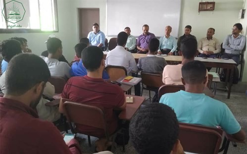 كلية الادارة والاقتصاد بجامعة الأحقاف تستقبل مؤسسة الصندوق الخيري للطلاب المتفوقين