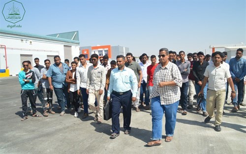 ادارة وطلاب كلية الادارة والاقتصاد في زيارة لمصنع الوطنية لتعليب الأسماك بالشحر