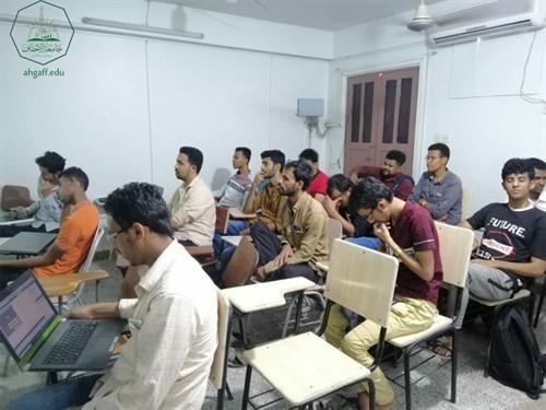 كلية هندسة وعلوم الحاسوب بجامعة الاحقاف تقيم نشاط عرض ومناقشة مشاريع المواد التخصصية بالتعاون