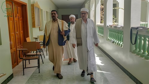 عميد كلية الشريعة والقانون جامعة الأحقاف يستقبل مدير عام مديرية تريم