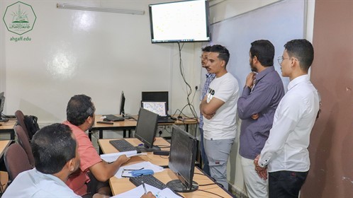 كلية هندسة و علوم الحاسوب تناقش مقترحات مشاريع التخرج لطلاب المستوى الرابع قسم تقنية المعلومات