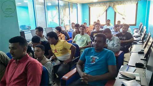 كلية الادارة والاقتصاد بجامعة الاحقاف تقيم مناقشة خطة البحث لمشاريع التخرج