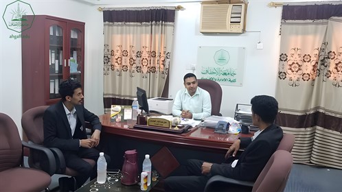 عميد كلية الادارة والاقتصاد بجامعة الأحقاف يلتقي مدير مكتب شركة ابداع سوفت للانظمة بالمكلا