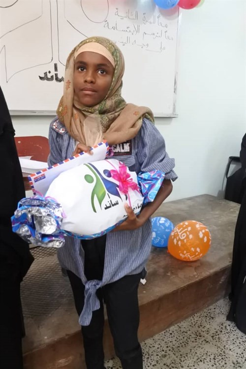 كلية البنات تشارك الأيتام فرحتهم بيوم اليتيم العربي