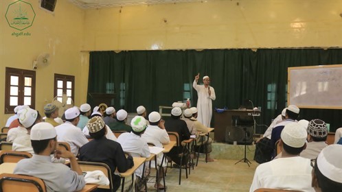 وحدة شوون الخرجين بالتنسيق مع عمادة كلية الشريعة والقانون وكلية البنات والاتحاد الاندونيسي