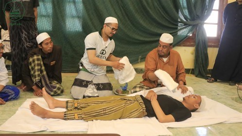 وحدة شوون الخرجين بالتنسيق مع عمادة كلية الشريعة والقانون وكلية البنات والاتحاد الاندونيسي