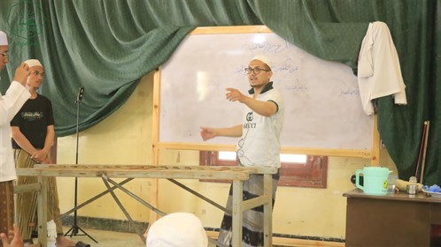 وحدة شوون الخرجين بالتنسيق مع عمادة كلية الشريعة والقانون وكلية البنات والاتحاد الاندونيسي