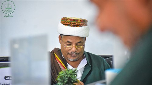 الباحث عبدالله حسين عيدروس العيدروس ينال الشهادة العالمية ( الدكتوراه) في اللغة العربية