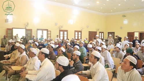 وحدة شوون الخرجين بالتنسيق مع عمادة كلية الشريعة والقانون وكلية البنات والاتحاد الاندونيسي