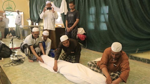 وحدة شوون الخرجين بالتنسيق مع عمادة كلية الشريعة والقانون وكلية البنات والاتحاد الاندونيسي