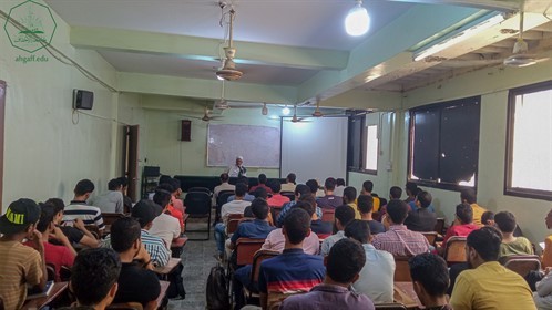 رئيس جامعة الأحقاف يلقي محاضرة بعنوان صناعة القيم الوهمية وأثرها في سلوك الأفراد والمجتمعات