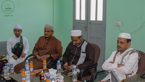 جامعة الأحقاف تستقبل البروفيسور يحيى الحمزوري زين المعارف مدير معهد البهجة بإندونيسيا