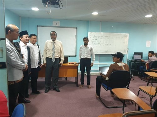 القنصل الاندونيسي لدى عمان في زيارة جامعة الأحقاف