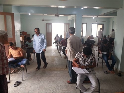 دشن نائب رئيس جامعة الأحقاف صادق مكنون امتحانات نهاية الفصل الثاني من العام الدراسي الجامعي