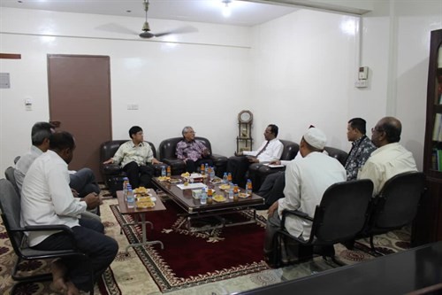 نائب رئيس جامعة الأحقاف يلتقي بالسفير الأندونيسي لدى عمان والقائم بأعمال السفارة اليمنية