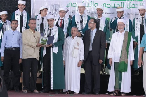 جامعة الاحقاف تحتفل بتخريج 74 خريجا من مختلف كليات الجامعة
