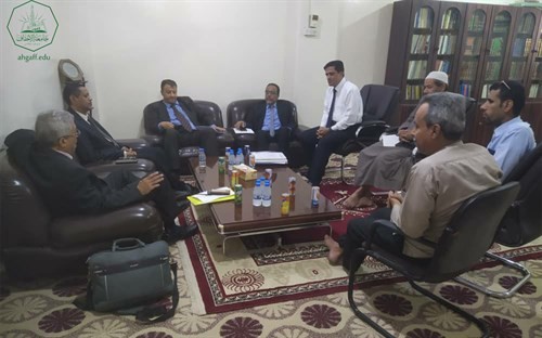 وفد ورزارة التعليم العالي في زيارة تفقدية