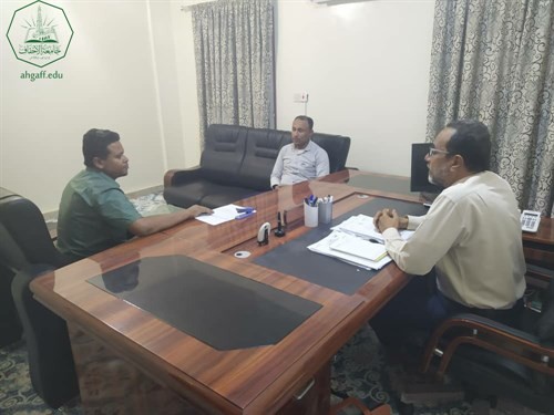 توقيع عقد شراكة بين مركز بحوث حضرموت وشركة اكسترا للمستودعات والمحاسبة