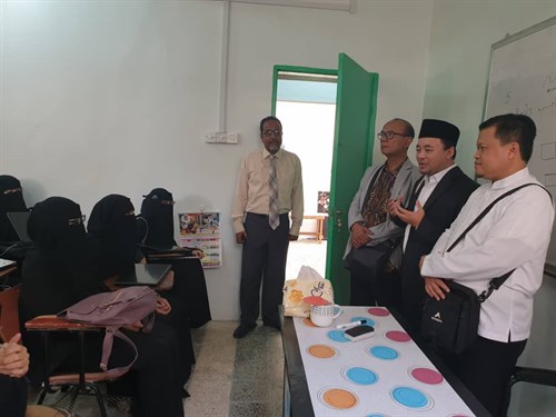 القنصل الاندونيسي لدى عمان في زيارة جامعة الأحقاف