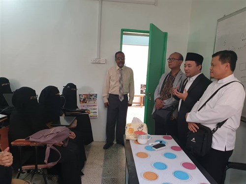 القنصل الاندونيسي لدى عمان في زيارة جامعة الأحقاف