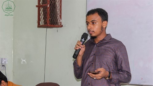 كلية الادارة والاقتصاد بجامعة الأحقاف تكرم أوائل الطلاب بجميع المستويات