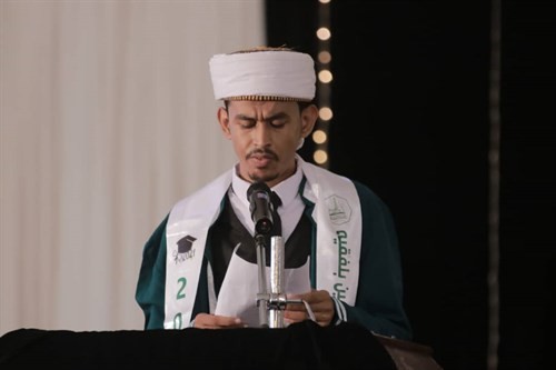 جامعة الاحقاف تحتفل بتخريج 74 خريجا من مختلف كليات الجامعة