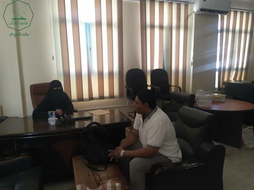 وحدة شؤون الخريجين بجامعة الاحقاف في زيارة لمقر إداة البحوث والتنمية بديوان محافظة حضرموت