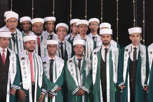 جامعة الاحقاف تحتفل بتخريج 74 خريجا من مختلف كليات الجامعة