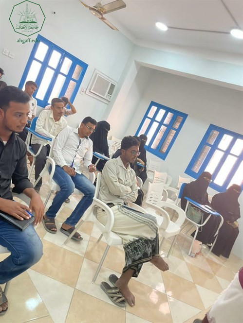 طلاب جامعة الاحقاف يشاركون بأمسية حقيبة خريج التي تنظمها مؤسسة الخريجين بالشراكة مع اكاديمية الخريجين