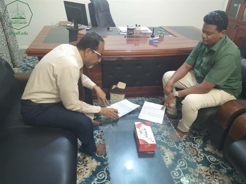 توقيع عقد شراكة بين مركز بحوث حضرموت وشركة اكسترا للمستودعات والمحاسبة