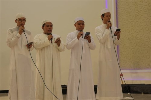 تحت شعار خريجوا اليوم قادة الغد جامعة الاحقاف تحتفل بتخريج 98 خريجا وخريجة من مختلف تخصصات الجامعة.