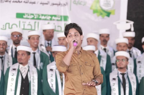 جامعة الاحقاف تحتفل بتخريج 74 خريجا من مختلف كليات الجامعة