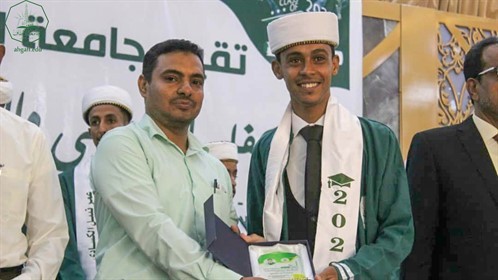 جامعة الاحقاف تحتفل بتخريج 74 طالبا من كليتي هندسة وعلوم الحاسوب والإدارة والاقتصاد للعام الجامعي 2021-2022